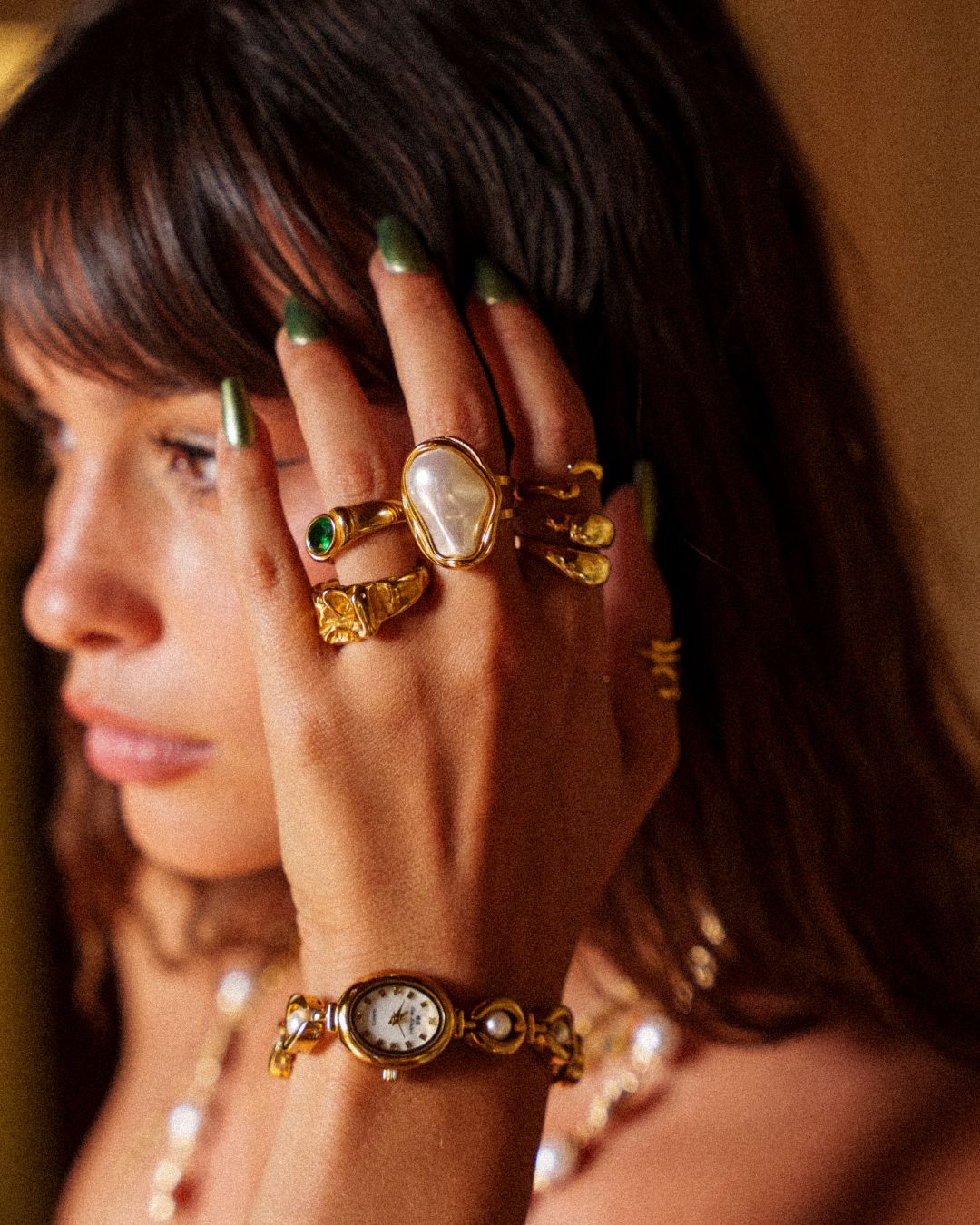 Montre femme | Dorée | Bracelet perles | Élégante