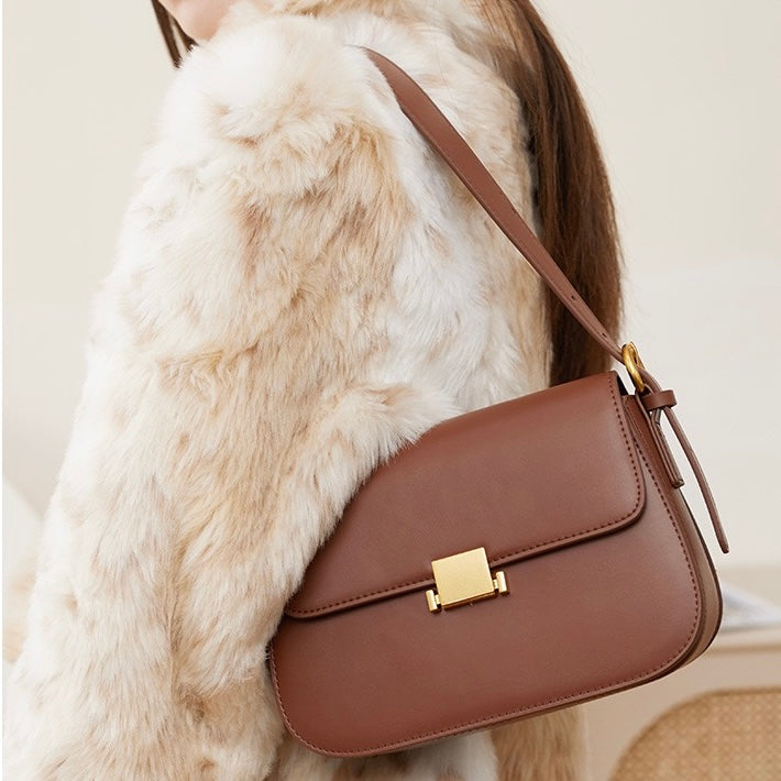 Sac Bandoulière Femme – Rabat Élégant & Détails Dorés