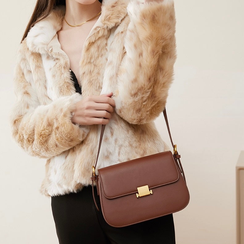 Sac Bandoulière Femme – Rabat Élégant & Détails Dorés
