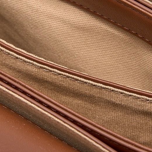 Sac Bandoulière Femme – Rabat Élégant & Détails Dorés