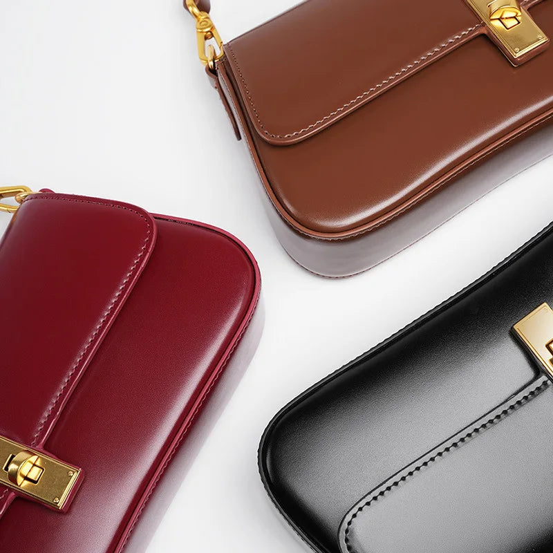 Sac Bandoulière Femme – Format Compact à Fermoir Doré