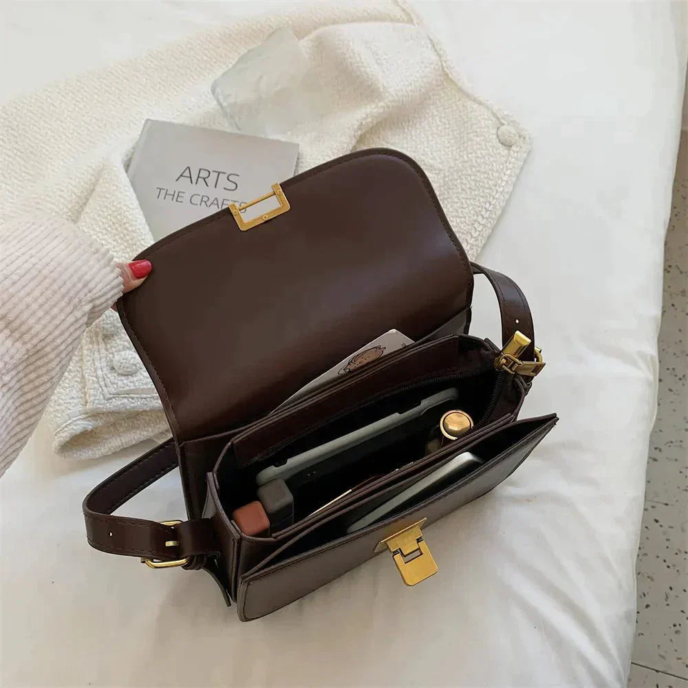 Petit Sac Bandoulière Femme – Fermoir Doré & Format Compact