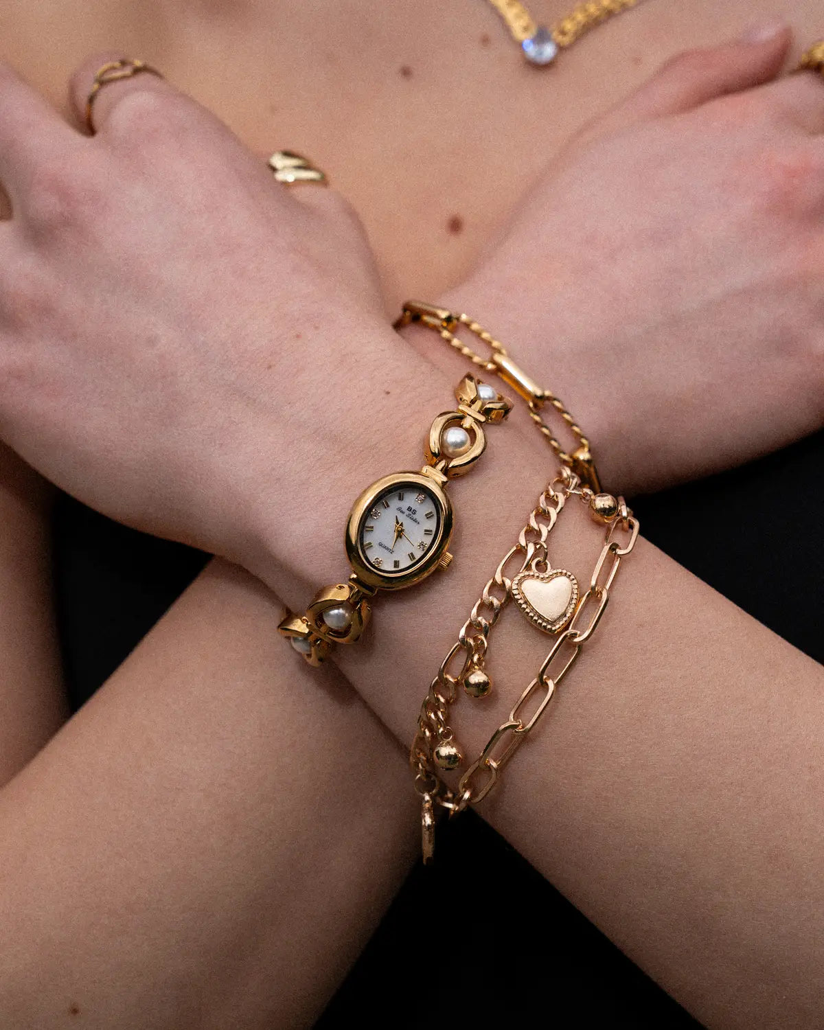 Montre femme | Dorée | Bracelet perles | Élégante
