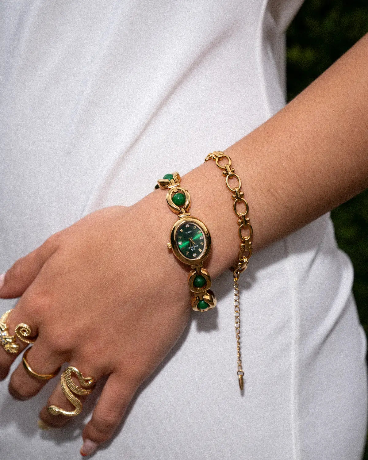 Montre femme | Dorée | Bracelet perles | Élégante