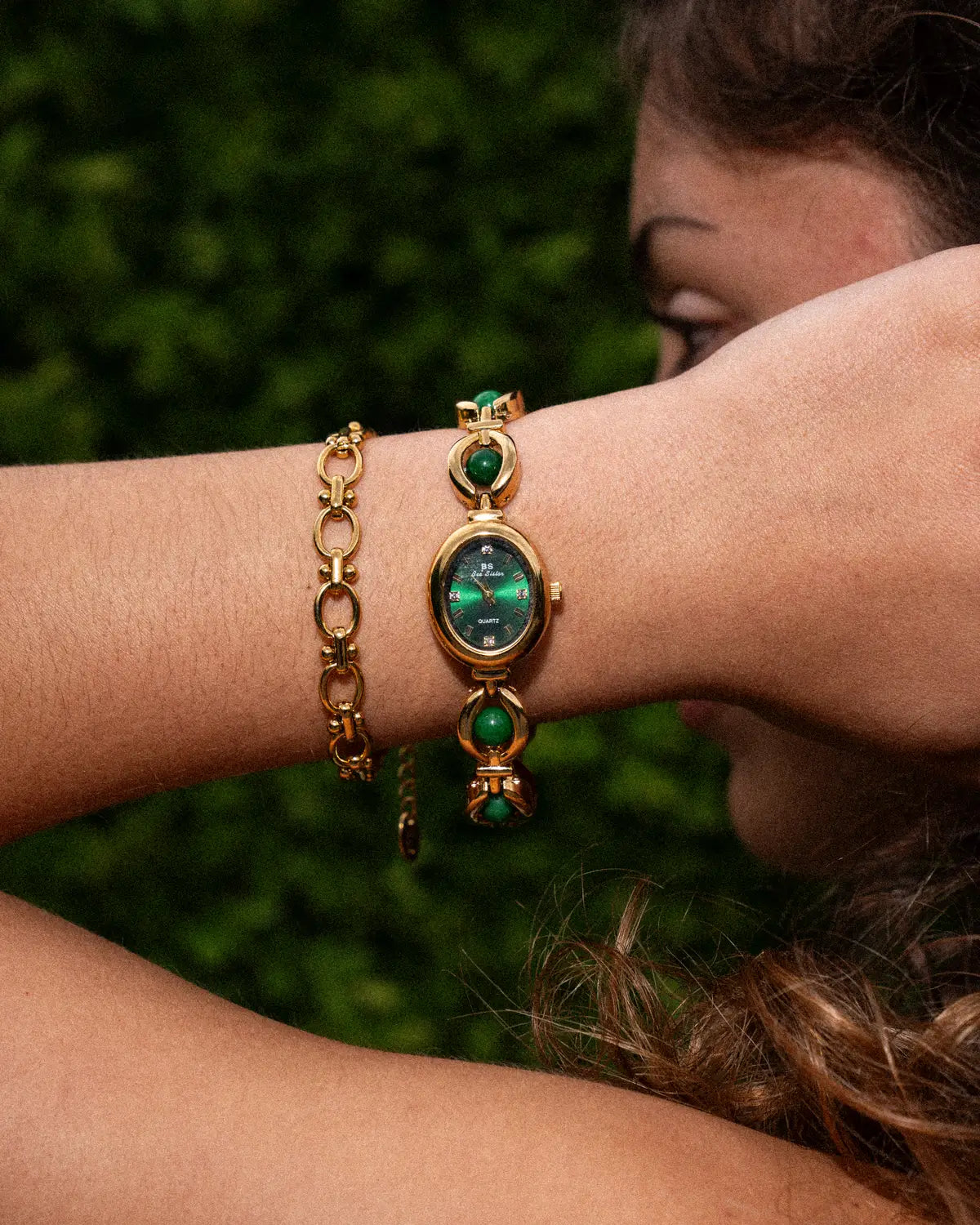 Montre femme | Dorée | Bracelet perles | Élégante
