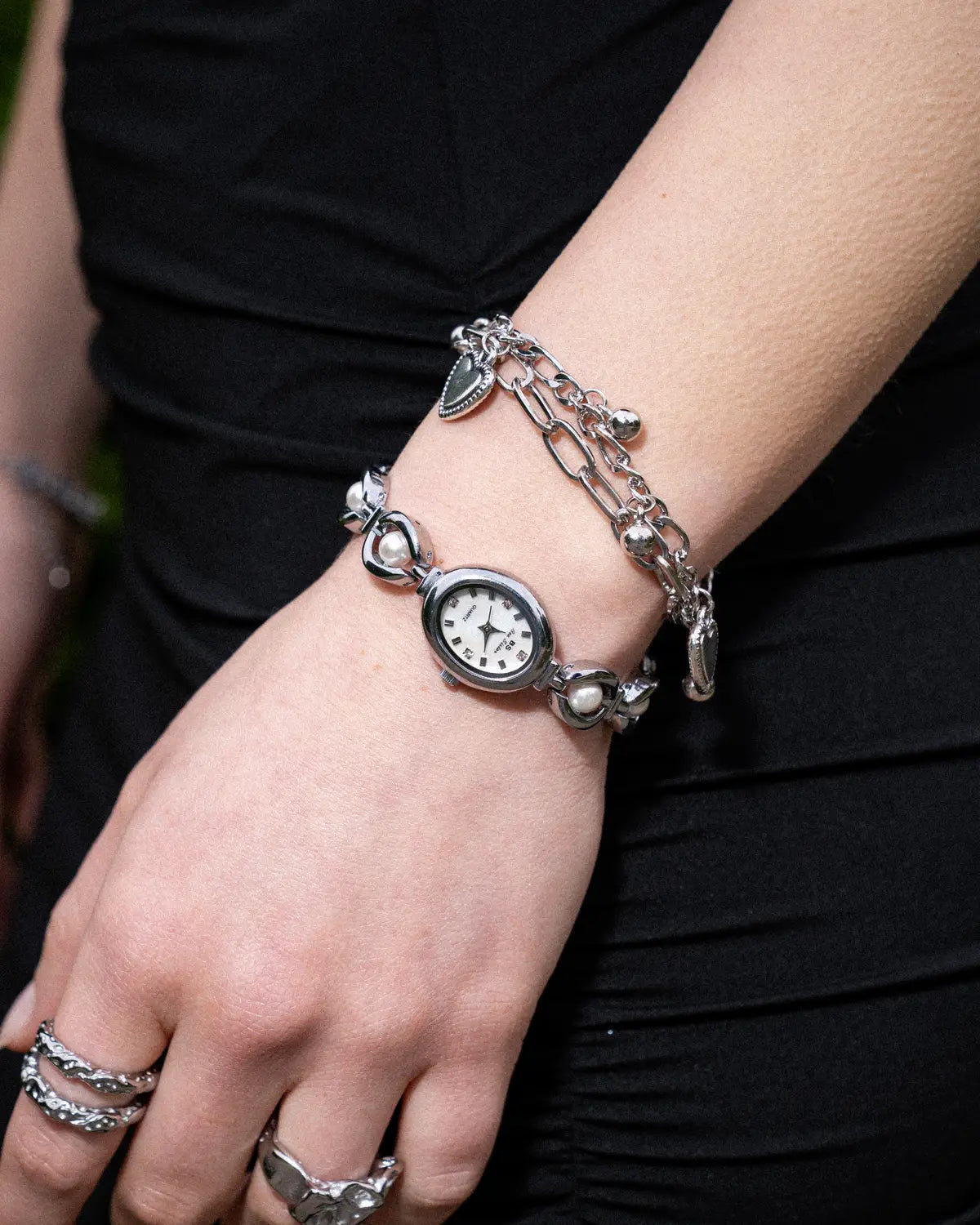 Montre femme | Dorée | Bracelet perles | Élégante