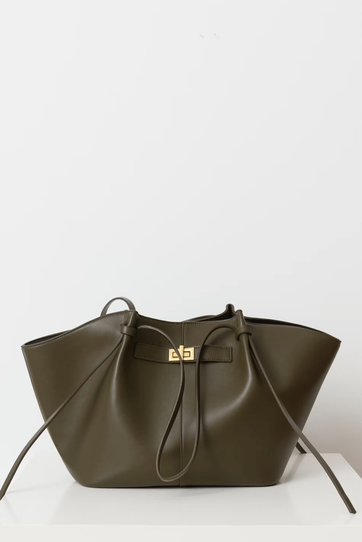 Sac Cabas Travail Femme – Grand Format & Finition Brillante